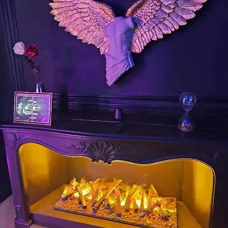 Love hotel Les Secrets - *